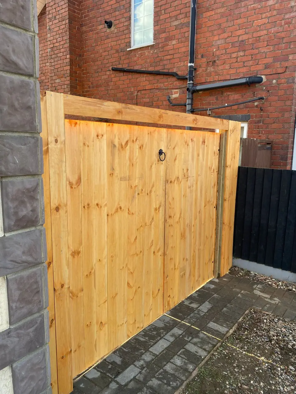 Double driveway gates